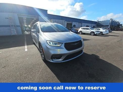 Used 2021 Chrysler Pacifica Touring-L w/ S Appearance Package FWD image 1