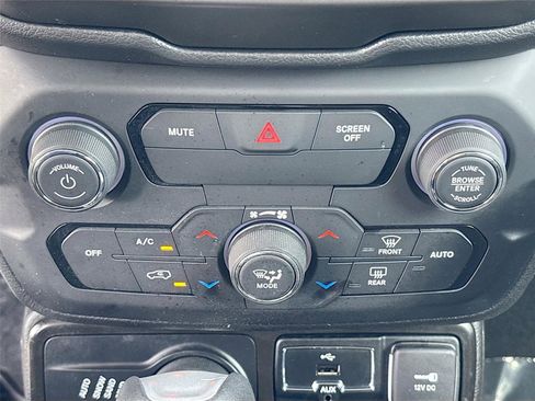 Used 2020 Jeep Renegade Altitude AWD/4WD image 15
