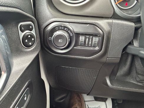 Used 2018 Jeep Wrangler Unlimited Sport S AWD/4WD image 27