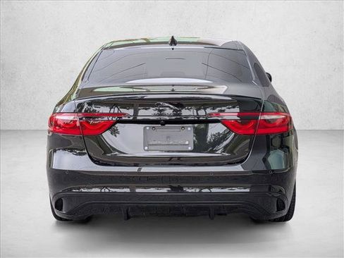 Certified 2024 Jaguar XF R-Dynamic SE image 7