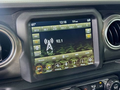 Used 2022 Jeep Gladiator Overland w/ LED Lighting Group AWD/4WD image 28