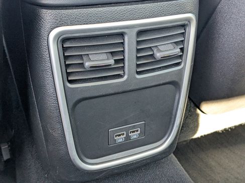 Used 2023 Chrysler 300 Touring L image 13