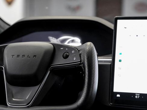 Used 2023 Tesla Model S image 25