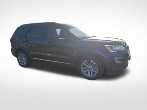 Used 2017 Ford Explorer XLT w/ Equipment Group 202A image 1