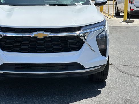Used 2024 Chevrolet Trax LT FWD image 13