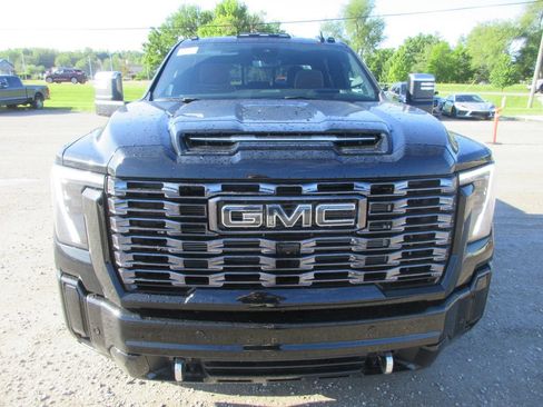 New 2026 GMC Sierra 3500 Denali Ultimate AWD/4WD image 12