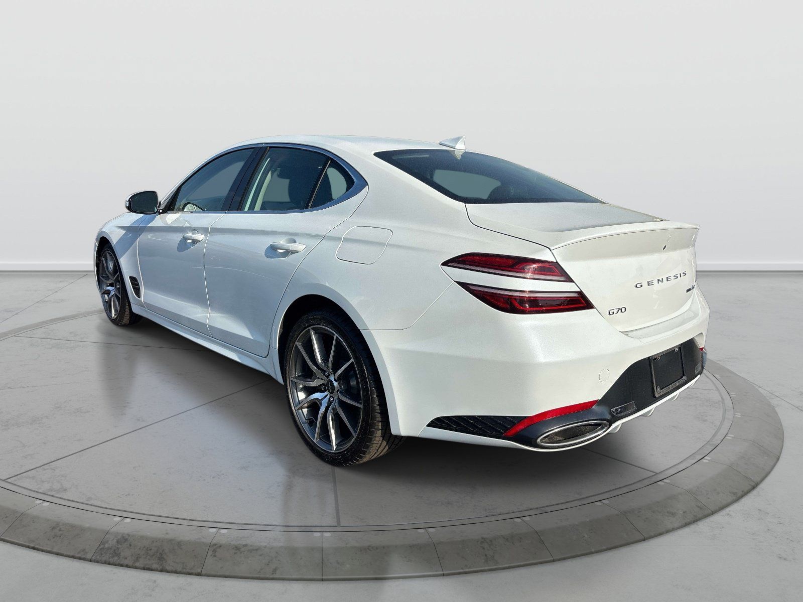 Used 2022 Genesis G70 3.3T AWD/4WD image 3