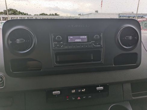 Used 2022 Mercedes-Benz Sprinter 2500 image 18