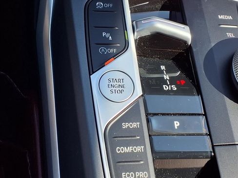 Used 2025 BMW 230i Coupe w/ Premium Package image 8