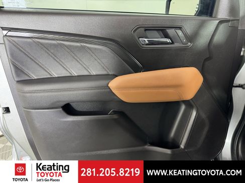 Used 2025 GMC Canyon AT4 w/ Nightfall Edition image 11