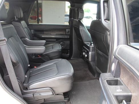 Used 2019 Ford Expedition Limited w/ Equipment Group 301A AWD/4WD image 19