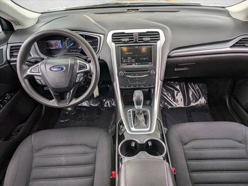 Used 2015 Ford Fusion SE image 12