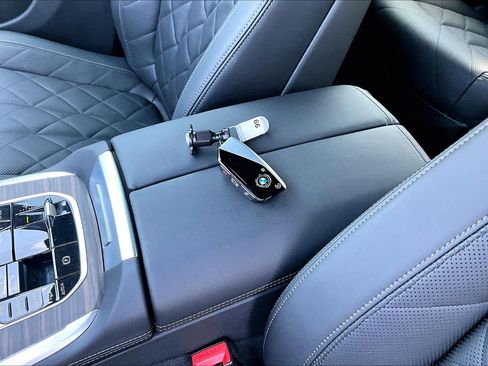 Certified 2023 BMW X7 xDrive40i w/ M Sport Package image 14