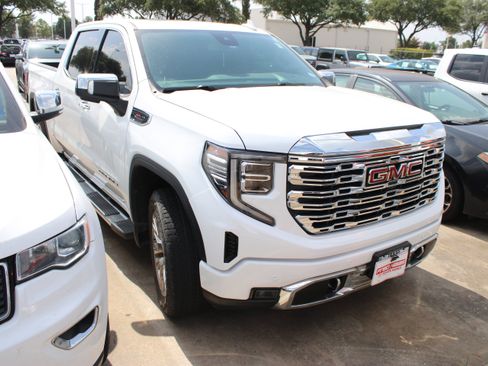 Used 2024 GMC Sierra 1500 Denali AWD/4WD image 2