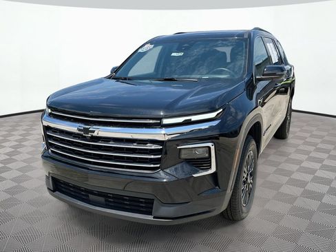 Used 2025 Chevrolet Traverse LT FWD image 1
