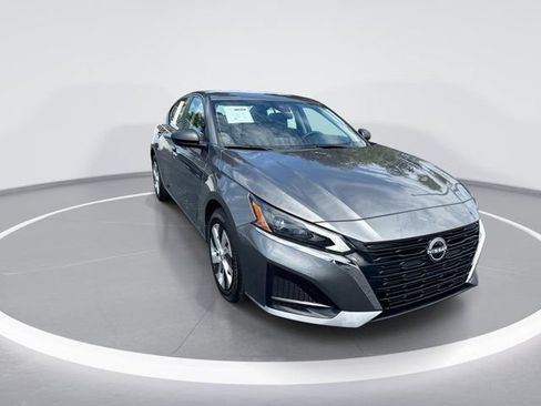 Certified 2025 Nissan Altima 2.5 S FWD image 2