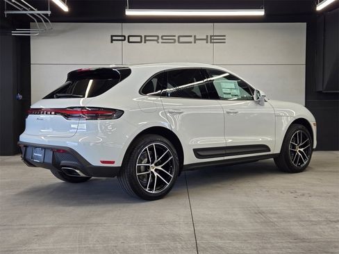Used 2025 Porsche Macan image 7