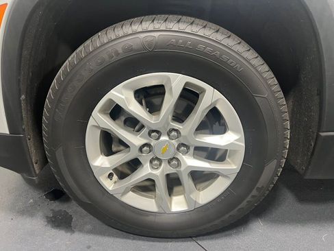 Used 2022 Chevrolet Traverse LS image 16