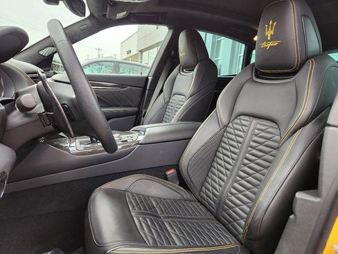 Used 2023 Maserati Levante Trofeo image 10