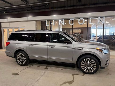 Used 2020 Lincoln Navigator L Reserve w/ Luxury Package image 4