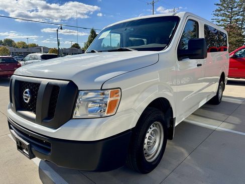 Used 2018 Nissan NV 3500 S image 4