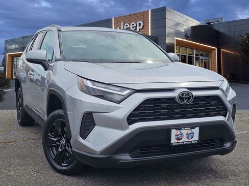 Used 2022 Toyota RAV4 XLE w/ XLE Grade Weather Package AWD/4WD image 1