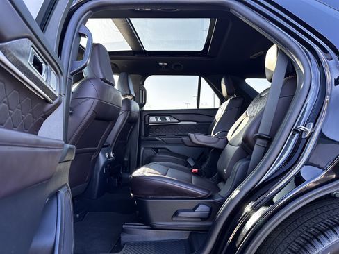 Certified 2025 Ford Explorer Platinum w/ LUX Leather Package image 19