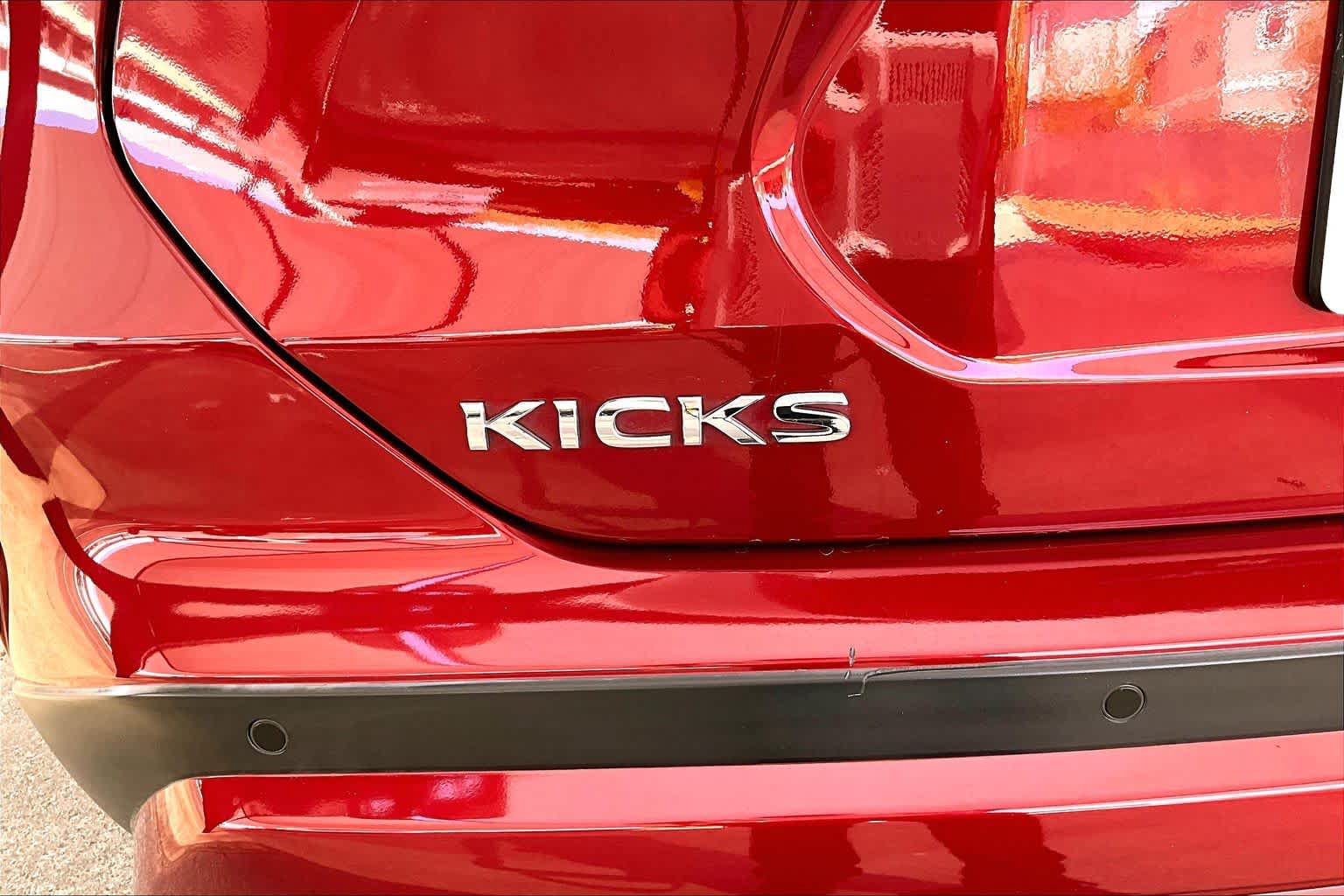 Certified 2023 Nissan Kicks SR w/ SR Premium Package FWD image 10