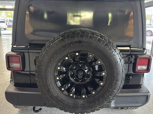 Used 2019 Jeep Wrangler Sport AWD/4WD image 4