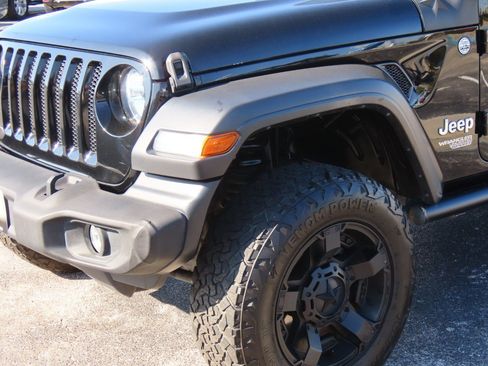 Used 2019 Jeep Wrangler Unlimited Sport S image 3