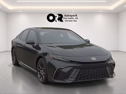 Used 2025 Toyota Camry XSE FWD image 1