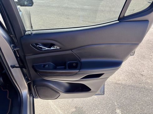 Used 2019 GMC Acadia SLT image 32