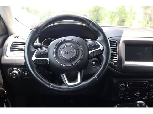 Used 2018 Jeep Compass Latitude w/ Popular Equipment Group AWD/4WD image 11