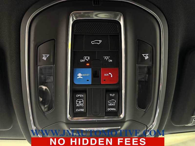 Used 2023 Jeep Grand Cherokee Altitude AWD/4WD image 36