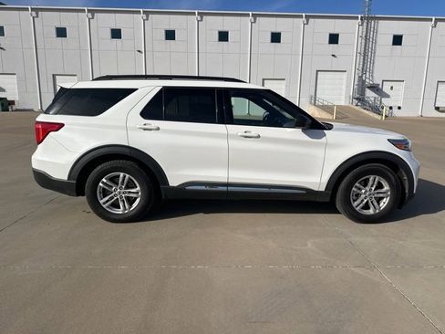 Used 2020 Ford Explorer XLT w/ Equipment Group 202A image 4