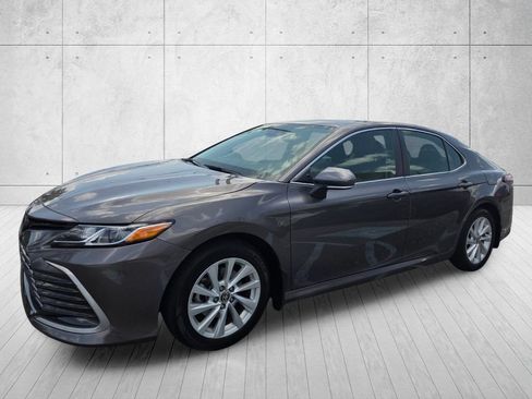 Used 2024 Toyota Camry LE w/ Convenience Package FWD image 8