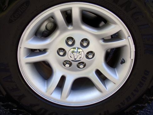 Used 2004 Dodge Dakota 4x4 Regular Cab w/ Tire & Handling Group image 20