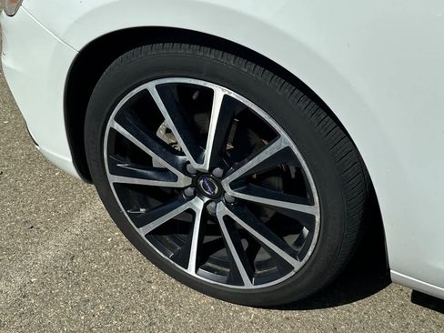 Used 2017 Volvo S60 T5 Dynamic w/ Vision Package image 22