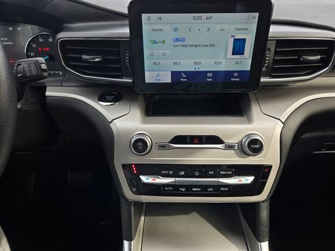 Used 2024 Ford Explorer XLT w/ Equipment Group 202A image 15