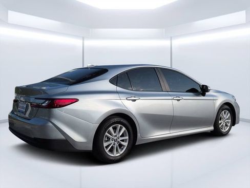 Used 2025 Toyota Camry LE FWD image 3