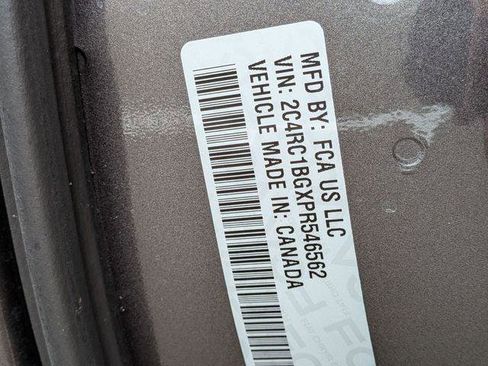 Certified 2023 Chrysler Pacifica Touring-L FWD image 32