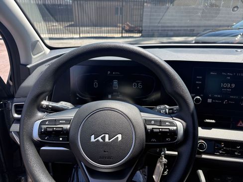 Used 2025 Kia Sportage LX FWD image 33