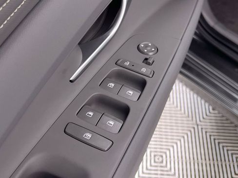 Used 2025 Hyundai Elantra SEL w/ Cargo Package image 15