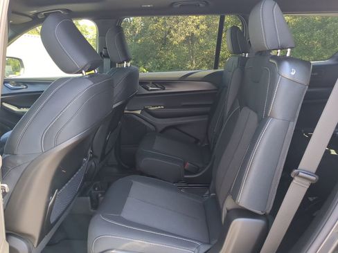 New 2025 Jeep Grand Cherokee L Laredo w/ Luxury Tech Group I image 12