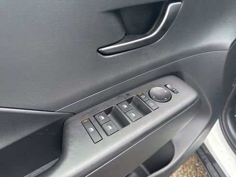 New 2026 Hyundai Kona SE image 18