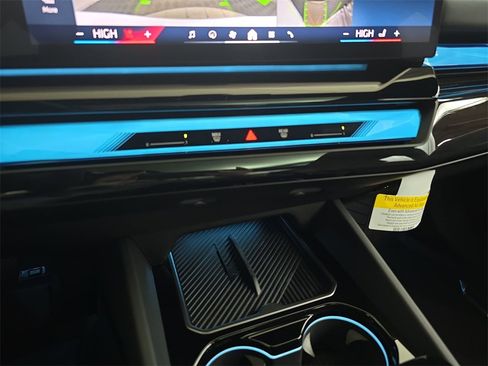 Used 2025 BMW i5 xDrive40 w/ Premium Package image 27