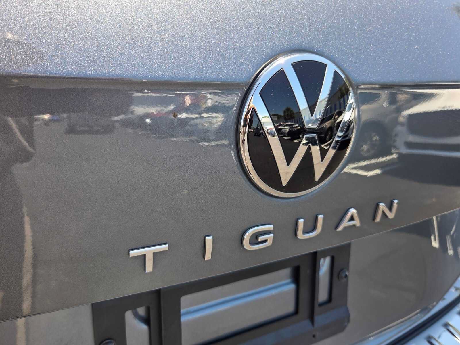 Used 2023 Volkswagen Tiguan SE w/ Panoramic Sunroof Package AWD/4WD image 15