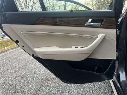 Used 2017 Hyundai Sonata Limited w/ Ultimate Package 04 image 9
