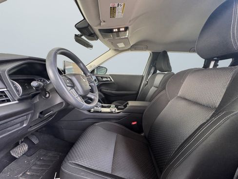 Used 2025 Mitsubishi Outlander ES image 10