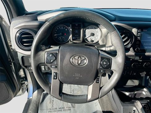 Used 2021 Toyota Tacoma TRD Sport w/ Technology Package image 11